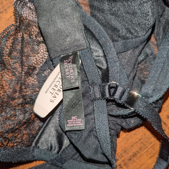 NWT Victoria's Secret Lingerie - Size 36C - Picture 3 of 3
